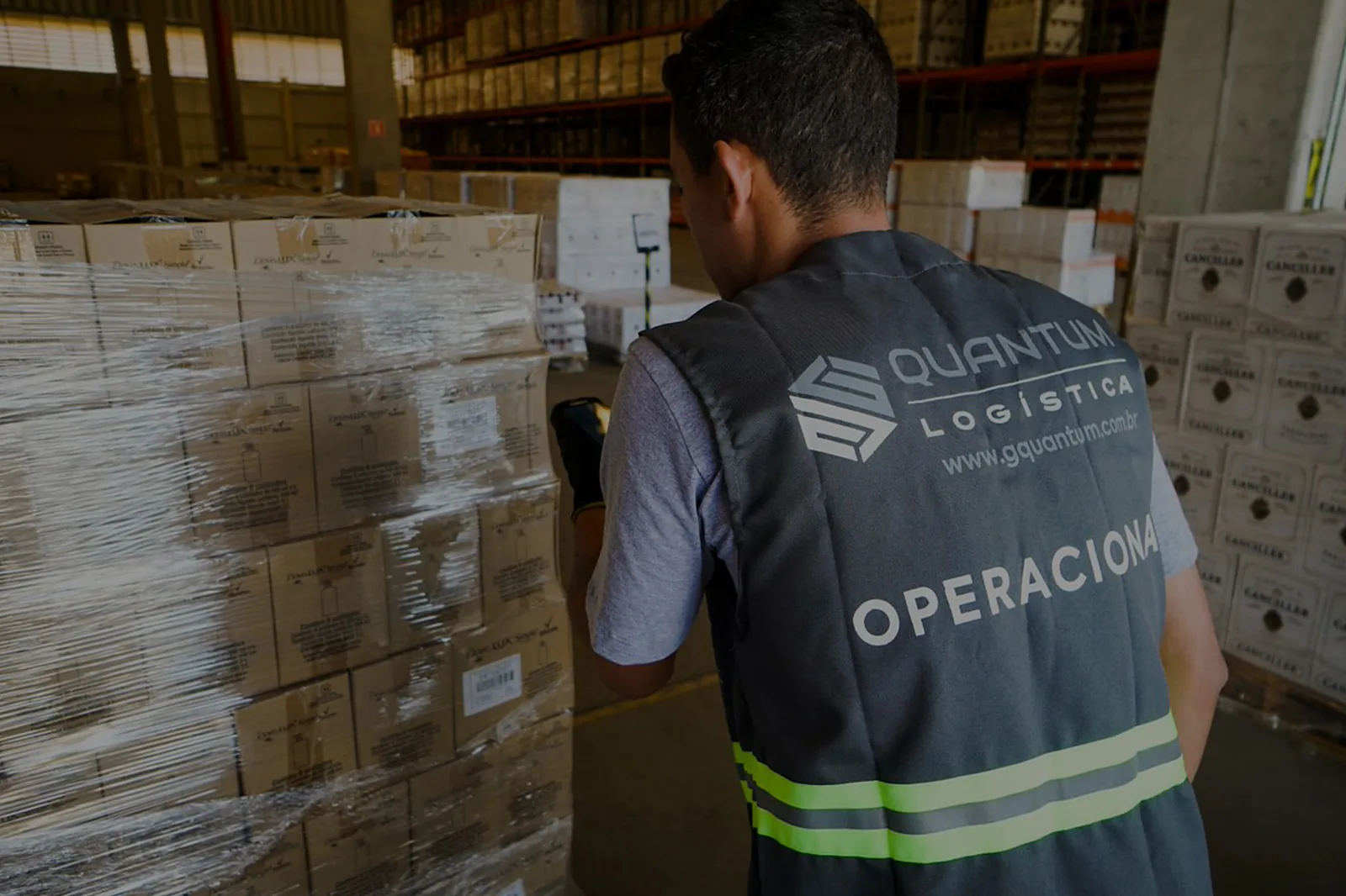 Equipe Quantum em operação logística